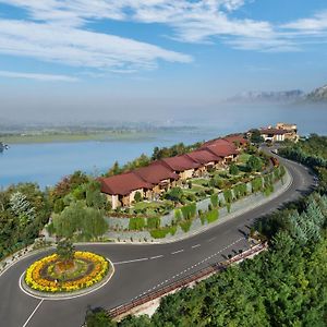 Taj Dal View Srinagar
